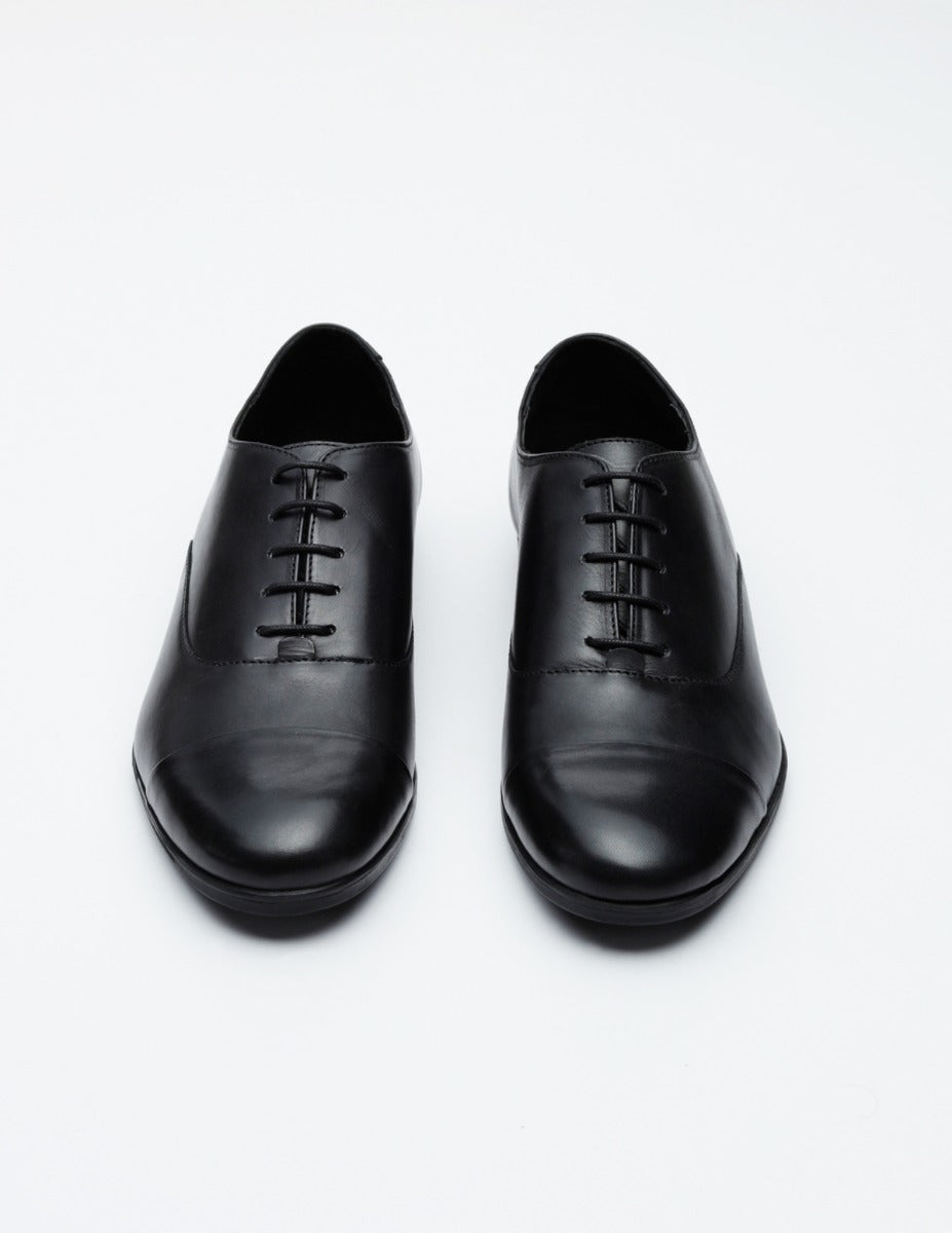 Oxford shoes in Black Leather