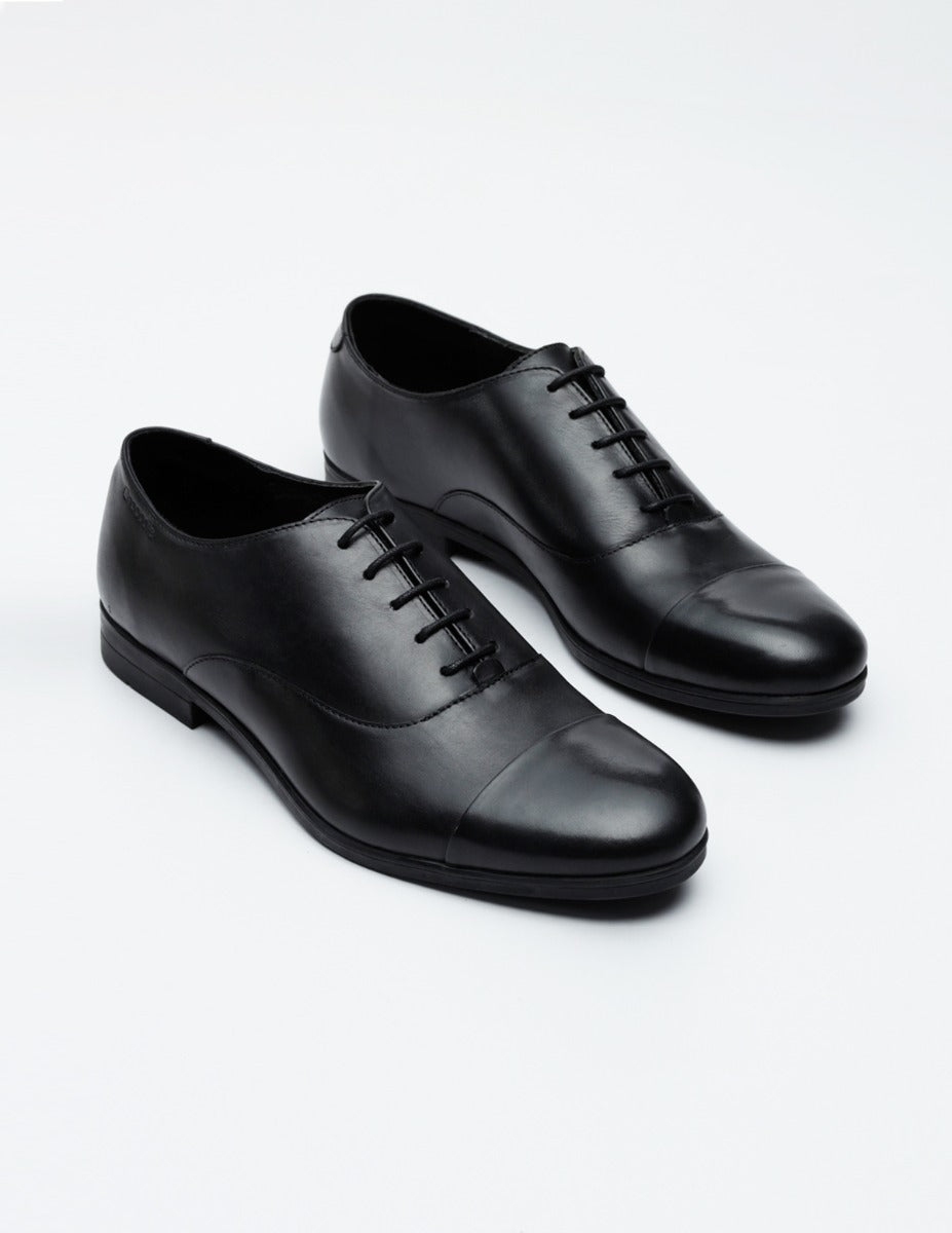 Oxford shoes in Black Leather